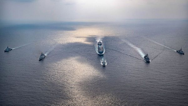 Indian Navy Recruitment: পরীক্ষা ছাড়াই ভারতীয় নৌবাহিনীতে ব্যাপক নিয়োগ