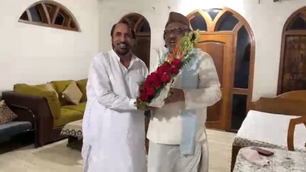 বিদ্রোহী বিধায়কের তকমা ঘোচানোর দাওয়াই দিলেন নিজেই, পঞ্চায়েতের আগে গলবে বরফ?