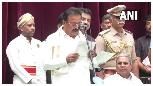 কর্নাটকে সিদ্দারামাইয়া মন্ত্রিসভার সম্প্রসারণ! শপথ নিলেন আরও ২৪ জন মন্ত্রী, বাদ দুই প্রভাবশালী
