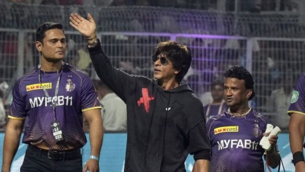 IPL: মাঠে পারফরম্যান্সের গ্রাফ তলানিতে, বার্সা-ম্যান ইউকে টেক্কা দিয়ে চমক দিল কেকেআর