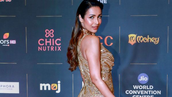 নিজেকে ফিট ও সুন্দর রাখতে ফিটনেস কুইন মালাইকা নিত্যদিনের খাদ্যতালিকায় কী কী রাখেন, দেখুন