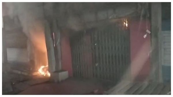 ইংরেজবাজারে বাজির দোকানে ভয়াবহ অগ্নিকাণ্ড! ধোঁয়ায় ঢেকেছে এলাকা, ঝলসে মৃত্যু ২ জনের