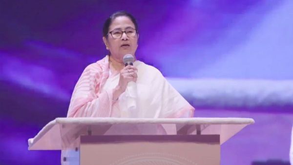 রবীন্দ্রনাথ ঠাকুরের জন্মস্থান শান্তিনিকেতন! নাম না করে শাহকে তীব্র আক্রমণ মমতার