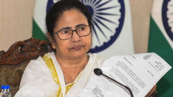 কিছুই জানতাম না! বায়রনের তৃণমূলের যোগের বিষয় কাগজ পড়েই জানলেন মমতা