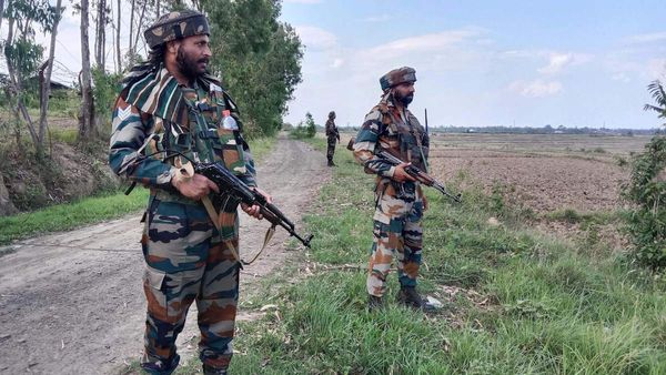 মনিপুরে সন্দেহভাজন জঙ্গি হামলা! এনকাউন্টারে কমপক্ষে ৪০ জনের মৃত্যু