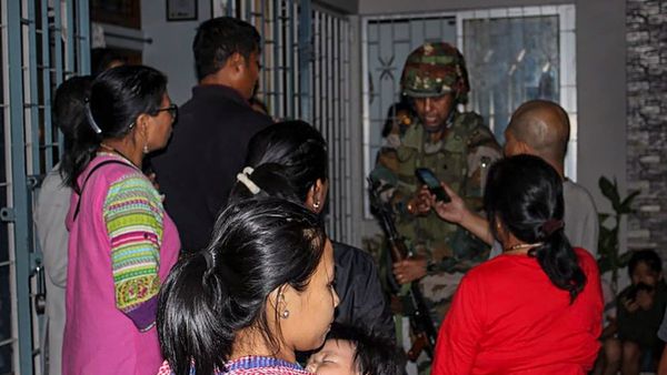 মণিপুরের ঘটনায় একেবারে উদ্বিগ্ন সুপ্রিম কোর্ট! ক্ষতিগ্রস্তদের নিরাপত্তা দেওয়ার নির্দেশ