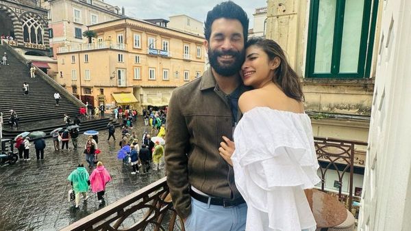 ছুটির মুডে বলি ডিভা মৌনী, স্বামীর সঙ্গে কোথায় ঘুরতে গেছেন অভিনেত্রী?