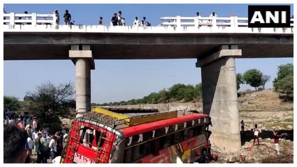 মধ্যপ্রদেশে ব্রিজ থেকে বাস পড়ল নিচে! কমপক্ষে ১৫ জনের মৃত্যু, আহত ২৫