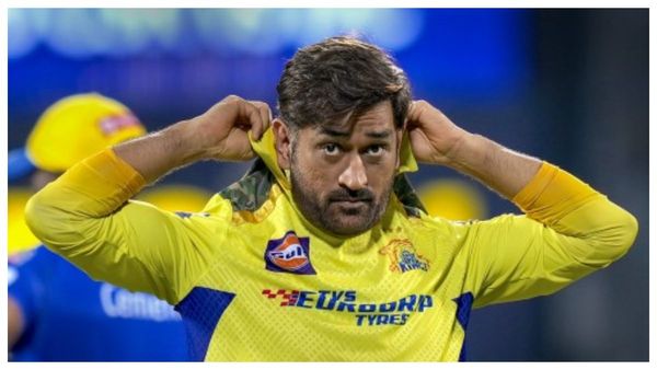 IPL: শুধু ধো‌নির জন্য! বাড়ি না ফিরে স্টেশনেই রাত কাটালেন সিএসকে সমর্থকরা, দেখুন ভিডিও