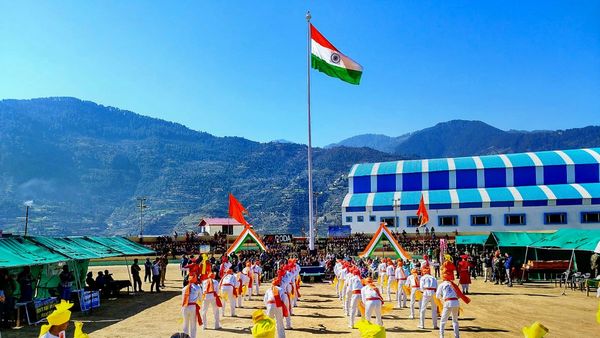 আমাদের জাতীয় সঙ্গীত কোনটি, কোনটিই বা জাতীয় স্তোত্র? জানেন সংবিধান কী বলছে