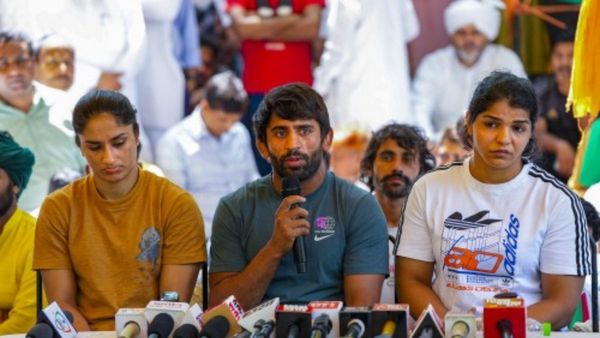 কুস্তিগীরদের আন্দোলনের জের, ক্রীড়া মন্ত্রক-বিসিসিআইকে নোটিশ পাঠাল জাতীয় মানবাধিকার কমিশন