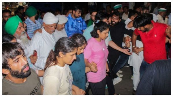 কুস্তিগীররা প্রতিবাদ কর্মসূচি থেকে সরে ম্যাটে ফিরবেন? এশিয়ান গেমসের ট্রায়াল নিয়ে ভাবনা শুরু