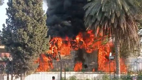 সেনাক্যাম্পে হামলা ইমরান অনুগামীদের, জ্বলছে পাকিস্তান! নজর রাখছে ভারতীয় সেনা