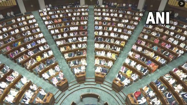 নতুন ভবন আত্মনির্ভর ভারতের সূর্যোদয়ের সাক্ষী হবে! সংসদ ভবনে দাঁড়িয়ে বললেন মোদী