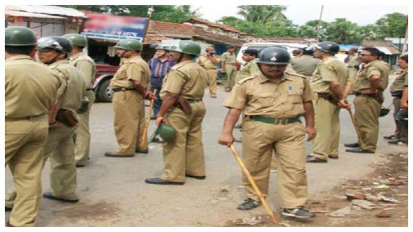 অপরাধ শুধু সুন্দর পোশাক এবং সানগ্লাস পরা! দলিত যুবককে বেধড়ক মার