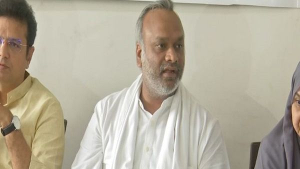 'নালায়ক' মোদী! মল্লিকার্জুন খাড়গের ছেলে প্রিয়ঙ্ককে নোটিশ নির্বাচন কমিশনের