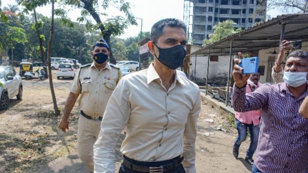 ২৫ কোটি টাকা না পেলে ফাঁসিয়ে দেওয়া হবে আরিয়ানকে! সমীরের বিরুদ্ধে বিস্ফোরক সিবিআই