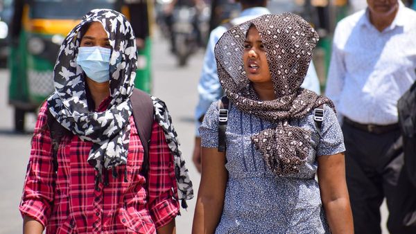 Heatwave: ফের তাপপ্রবাহের অশনি সঙ্কেত, ৪০ ডিগ্রিতে চড়ল তাপমাত্রা, মোখাই কি তার কারণ?