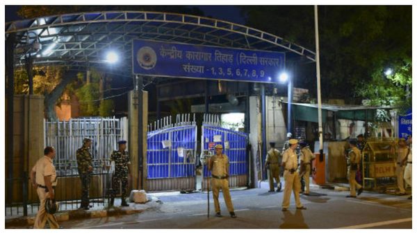 তিহাড়ে প্রতিদ্বন্দ্বী গ্যাং-এর হামলা! মৃত্যু গ্যাংস্টার তিল্লু তাজপুরিয়ার