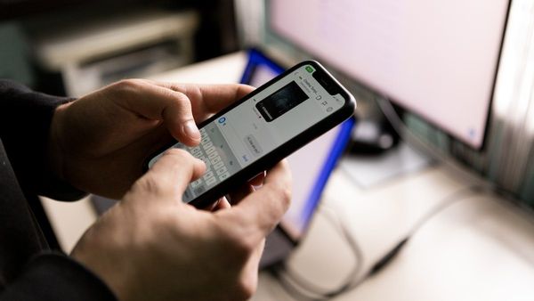 গোপন কথাটি থাক গোপনেই! হোয়াটসঅ্যাপে এল নতুন ফিচার ‘চ্যাটলক’, কীভাবে ব্যবহার করবেন