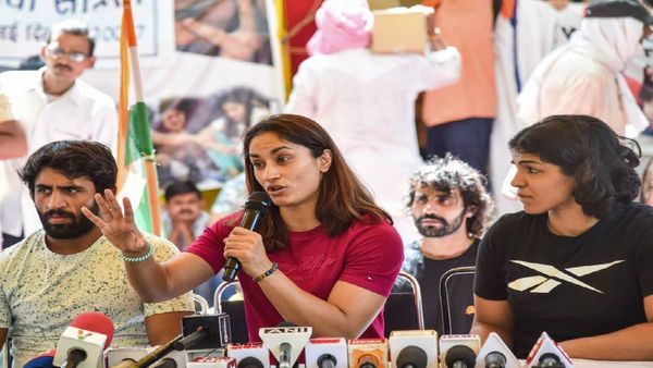 কৃষক আন্দোলনের রূপ নিতে পারে প্রতিবাদ! খাপ মহাপঞ্চায়েতের সিদ্ধান্তের আগে হুঁশিয়ারি কুস্তিগীরদের