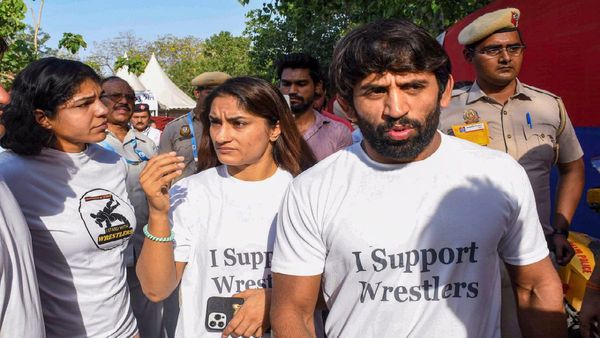 IPL 2023: আইপিএলের বৈধ টিকিট থাকা সত্ত্বেও বাধা প্রতিবাদী কুস্তিগীরদের? বজরংয়ের দাবিতে শোরগোল