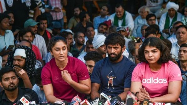 আইপিএলের মঞ্চেও কুস্তি বিতর্ক! প্রধানমন্ত্রীর নীরবতা নিয়ে প্রশ্ন কপিল সিব্বলের