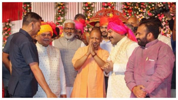 স্বাস্থ্য কর্মীদের নিয়োগ পত্র প্রদানের মঞ্চ থেকেই কর্মসংস্থানে সাফল্যের ঘোষণা যোগী আদিত্যনাথের