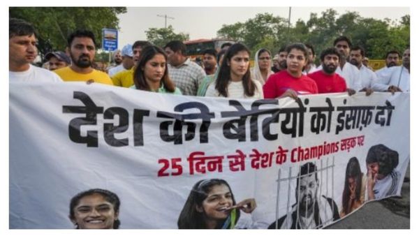 Wrestlers Protest: রাস্তার আন্দোলনে ইতি টেনে আইনি লড়াইয়ের বার্তা কুস্তিগীরদের