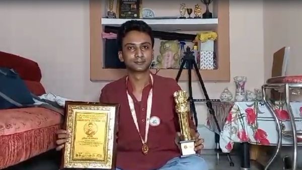 Guinness World Record: সব থেকে ছোট অঙ্কন করে ম্যাজিক বুক অফ ওয়ার্ল্ড রেকর্ডের পুরস্কার ৫ বছরের অর্পণের