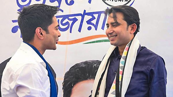 কংগ্রেস ছেড়ে তৃণমূলে! বায়রন বিশ্বাসের বিধায়ক পদ খারিজের দাবিতে হাইকোর্টে জনস্বার্থ মামলা