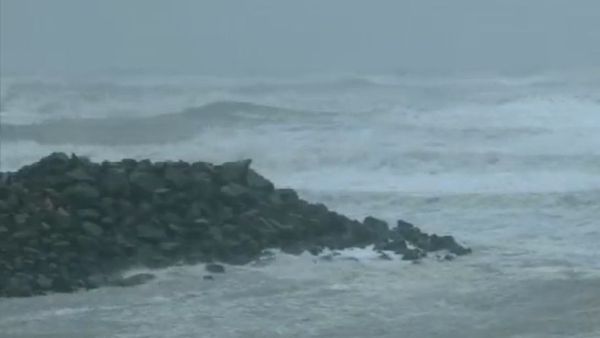 Cyclone Biparjoy: প্রধানমন্ত্রীর ফোন গুজরাতের মুখ্যমন্ত্রীকে, ছাগল বাঁচাতে গিয়ে নিহত বাবা-ছেলে