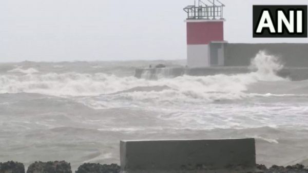 Cyclone Biparjoy: আছড়ে পড়তে চলেছে ঘূর্ণিঝড় বিপর্যয়! গুরুত্বপূর্ণ বেশ কিছু তথ্য একনজরে