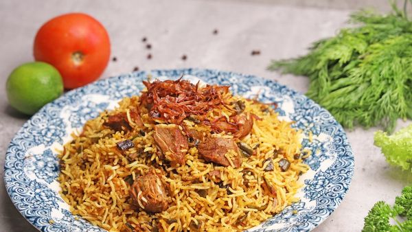 Viral Kolkata street food: মাত্র ১০ টাকায় বিরিয়ানি, পাঁচ টাকায় চিলি চিকেন! খোঁজ রইল সেই দোকানের?