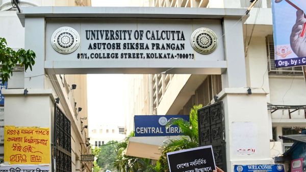 Top Colleges In Kolkata: স্কুল শেষে কোথায় পড়বেন? রইল কলকাতার সেরা ১০ কলেজের তালিকা