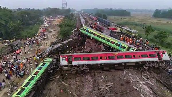 বালেশ্বর ট্রেন দুর্ঘটনা: নিহত-আহতদের সন্তানের নিখরচায় লেখাপড়ার দায়িত্ব শেহওয়াগ-গৌতমের