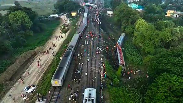 Coromandel Express accident: লাশের ভিড়ে জীবিত ছেলেকে খুঁজে পেলেন! হেলারামের কাহিনী চোখে জল আনবেই