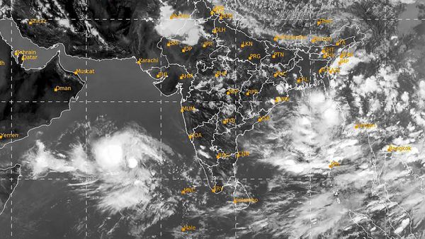 Cyclone Biparjoy: ১৭০ কিলোমিটার বেগে ধেয়ে আসছে ‘ঘূর্ণিঝড় বিপর্যয়’, অভিমুখ কোনদিকে