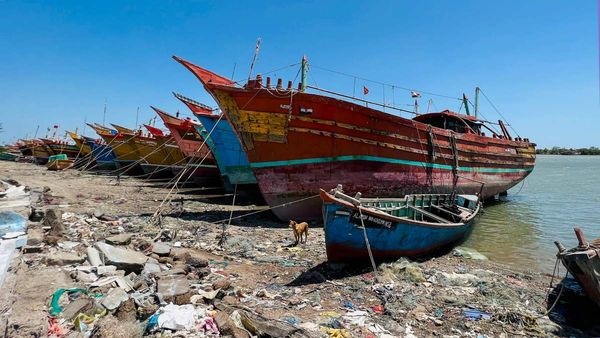 Cyclone Biparjoy: কান্দালা বন্দরে জারি ১০ নম্বর সঙ্কেত! Cyclone signals আসলে কী জানেন