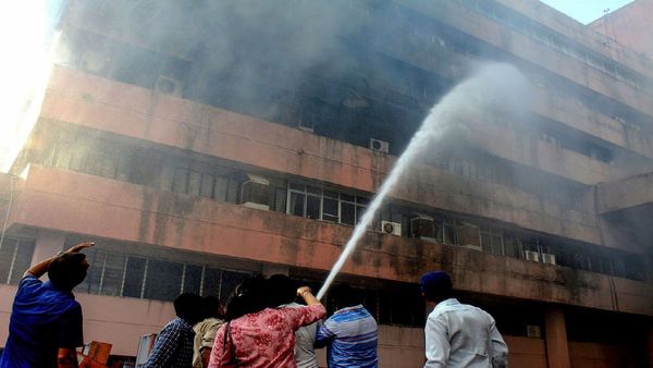 Bhopal Fire: ভোপালে পুড়ল সরকারি দফতরের নথি, বিশ্রাম নিল দমকলের সাড়ে ৫ কোটি টাকার ল্যাডার