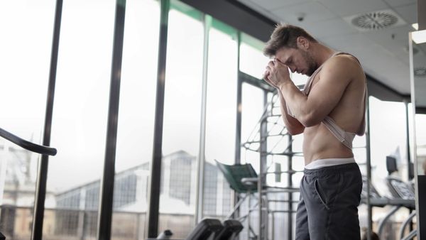 Vitamin B12 Deficiency: শরীরে ভিটামিন বি ১২-এর অভাব হলে এই সমস্যাগুলির সৃষ্টি হয়