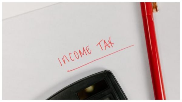 ITR Filing: আয় করযোগ্য না হলেও কি আইটিআর জমা করতে হবে? কী কী সুবিধা পাওয়া যাবে?