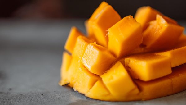 Mango Side Effects: ভুলেও আমের পর এই খাবারগুলি খাবেন না, হতে পারে পেটের সমস্যা