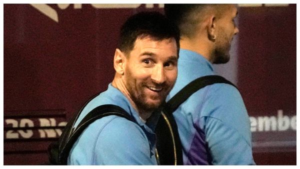 এশিয়া সফরে আর্জেন্টিনা, বেজিং বিমান বন্দরে মেসিকে ঘিরে উন্মাদনা চরমে