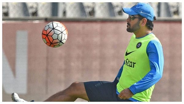 পাঠ্য পুস্তকে ধোনি ফুটবলার! বিরাট ভুলে সোশ্যাল মিডিয়াতে আলোড়ন