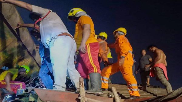 প্রধানমন্ত্রীর ত্রাণ তহবিল থেকেও ক্ষতিপূরণ, মোদীকে কটাক্ষে বিঁধে রেলমন্ত্রীর পদত্যাগ দাবি অভিষেকের