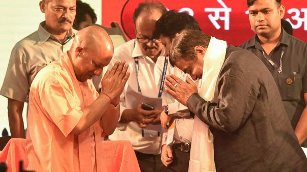 ১০টি মহাসড়ক প্রকল্পের ভিত্তিপ্রস্থর স্থাপন হল উত্তরপ্রদেশে, যোগীর প্রশংসায় পঞ্চমুখ গড়করি