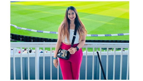 Sakshi Pant: লাবণ্যময়ী ঋষভ পন্থের বোন সৌন্দর্যে টেক্কা দিতে পারেন বলিউড অভিনেত্রীদেরও