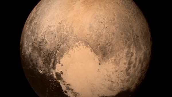 প্লুটোয় মিলল বরফের হৃদয়! আশ্চর্যজনক ছবি নাসার নিউ হরাজাইনস মহাকাশযানের ক্যামেরায়