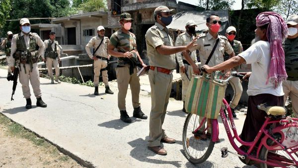 'দ্য কেরালা স্টোরি' দেখিয়ে লাভ হল না, মুসলিম প্রেমিকের সঙ্গে পালিয়ে গেলেন তরুণী